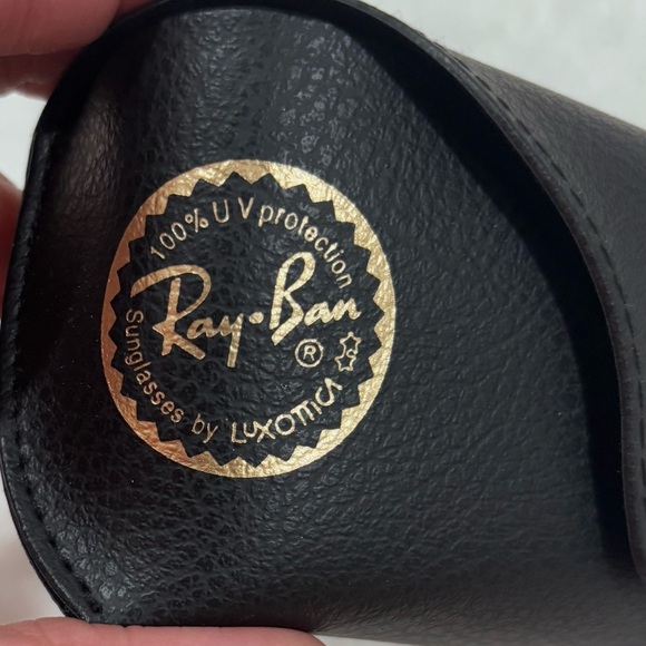 🕶️ Ray-Ban Black Case with Velvet Interior  🕶️ - Picture 5 of 5